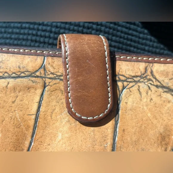 Vintage Dooney & Bourke Croc-Embossed Tan Leather Wallet - Picture 4 of 11